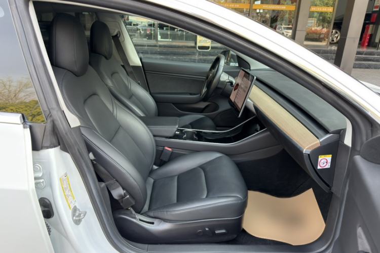 Used Tesla Model 3 2019 Long-Range Rear-Wheel-Drive Version Right Front Seat
