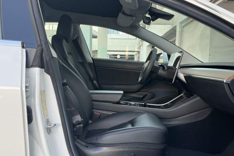 Used Tesla Model 3 2019 Standard Range Rear-Wheel Drive Upgraded Version (60 kWh) Right Front Seat