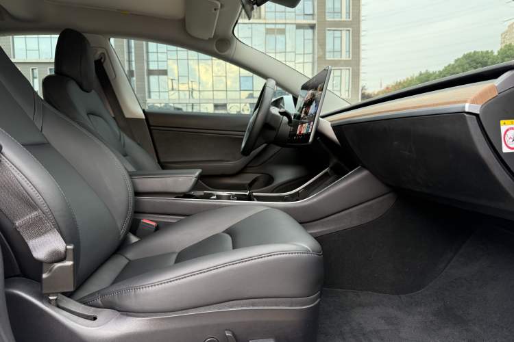 Used Tesla Model 3 2019 Long-Range Rear-Wheel-Drive Version Right Front Seat
