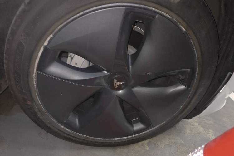 Used Tesla Model 3 2019 Standard Range Rear-Drive Upgraded Version Right Front Wheel Hub