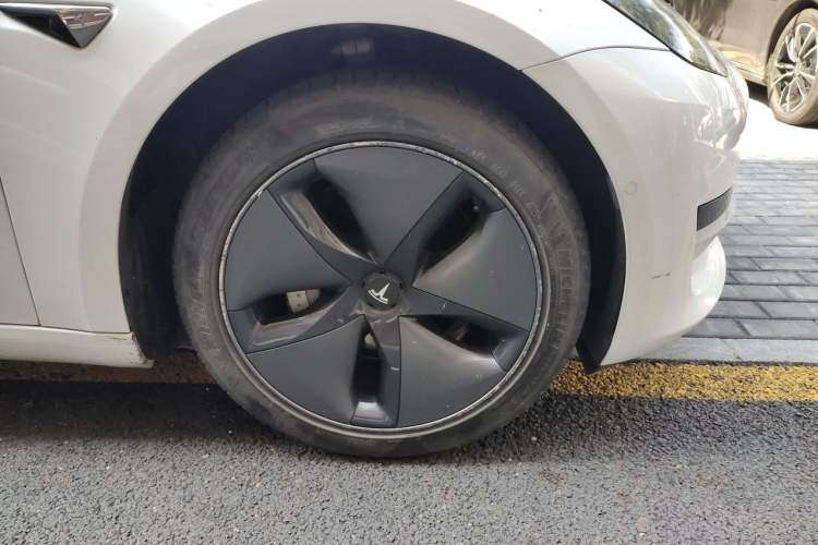 Used Tesla Model 3 2019 Standard Range Rear-Drive Upgraded Version Right Front Wheel Hub