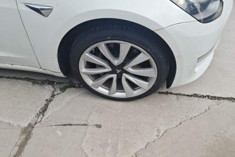 Used Tesla Model 3 2019 Standard Range Rear-Drive Upgraded Version Right Front Wheel Hub