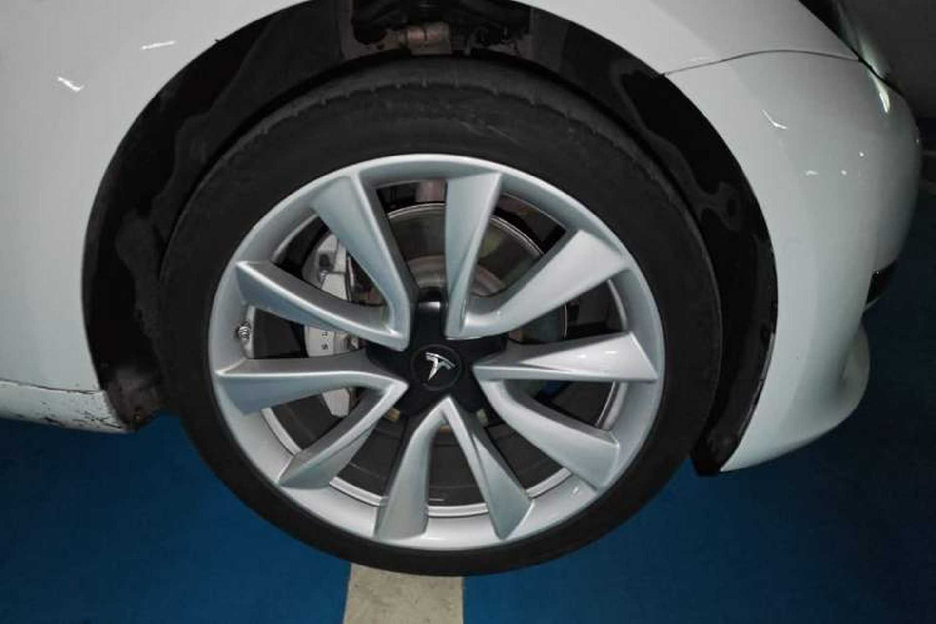 Used Tesla Model 3 2019 Standard Range Rear-Drive Upgraded Version Right Front Wheel Hub