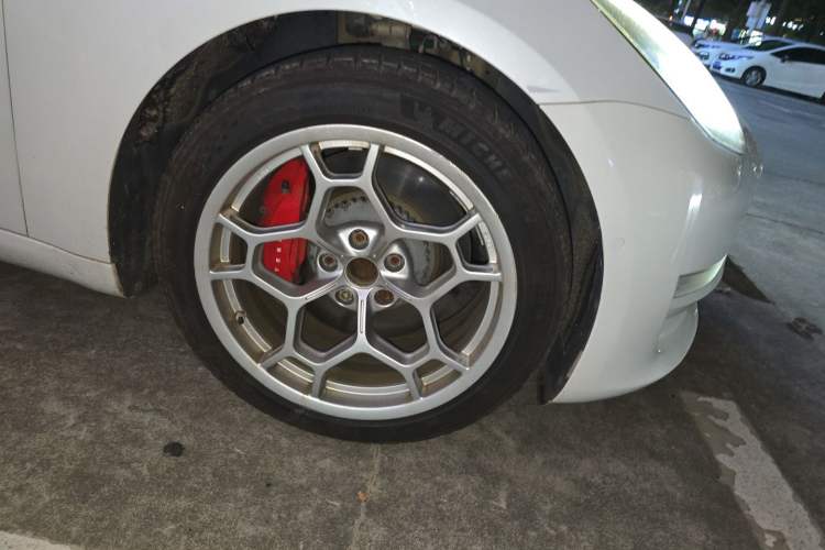 Used Tesla Model 3 2019 Standard Range Rear-Wheel Drive Upgraded Version (60 kWh) Right Front Wheel Hub