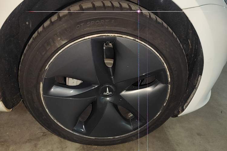 Used Tesla Model 3 2019 Standard Range Rear-Drive Upgraded Version Right Front Wheel Hub
