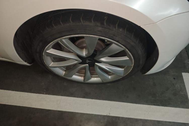 Used Tesla Model 3 2019 Standard Range Rear-Drive Upgraded Version Right Front Wheel Hub