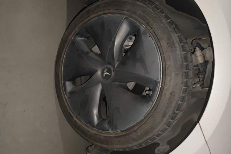 Used Tesla Model 3 2019 Standard Range Rear-Drive Upgraded Version Right Front Wheel Hub