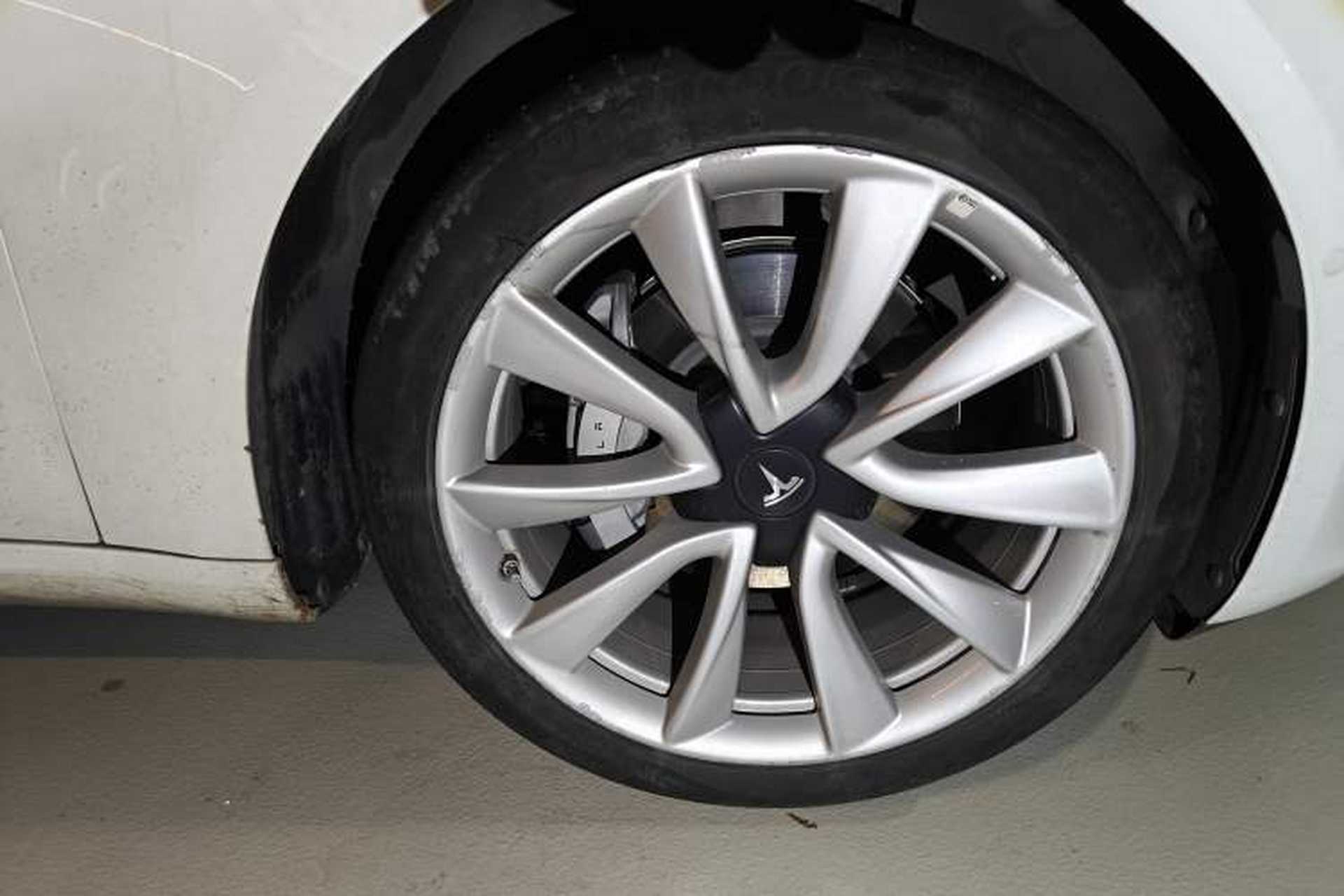 Used Tesla Model 3 2019 Standard Range Rear-Drive Upgraded Version Right Front Wheel Hub