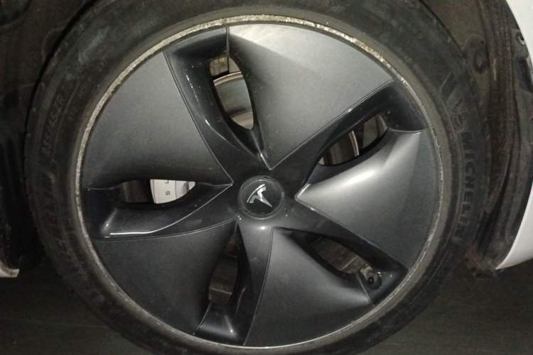 Used Tesla Model 3 2019 Standard Range Rear-Drive Upgraded Version Right Front Wheel Hub