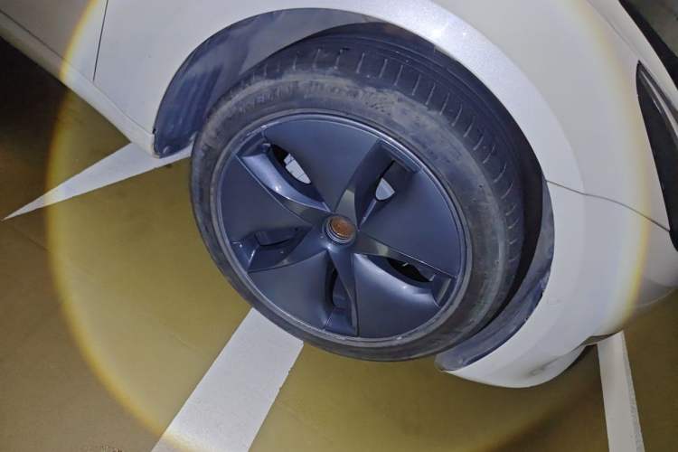 Used Tesla Model 3 2019 Long-Range Rear-Wheel-Drive Version Right Front Wheel Hub