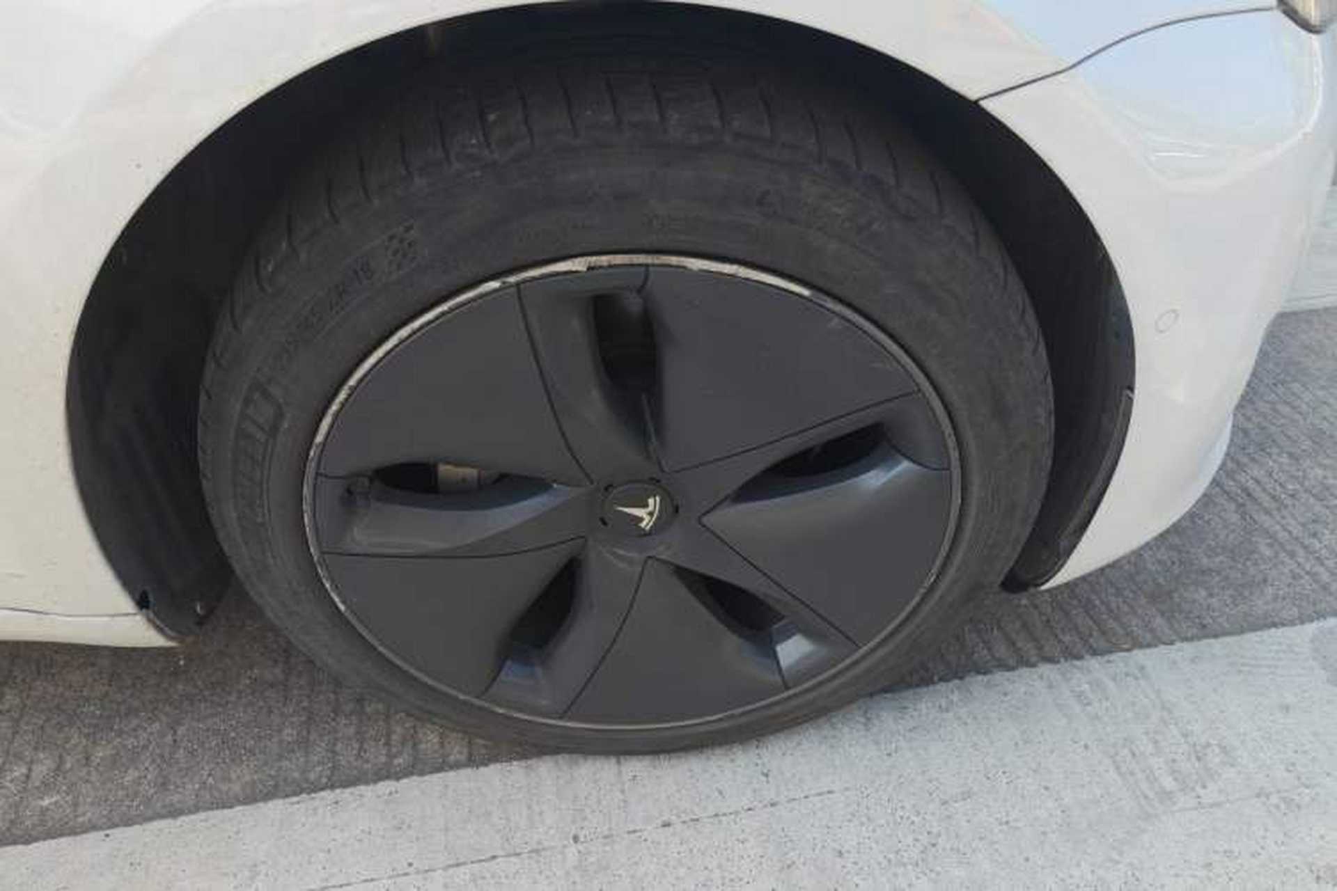Used Tesla Model 3 2019 Long-Range Rear-Wheel-Drive Version Right Front Wheel Hub