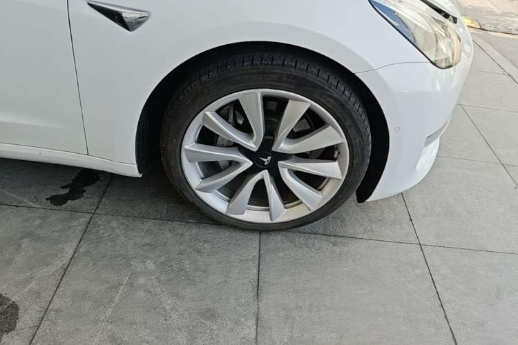 Used Tesla Model 3 2019 Long-Range Rear-Wheel-Drive Version Right Front Wheel Hub