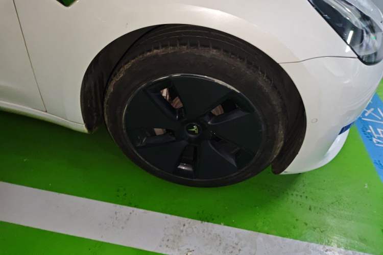 Used Tesla Model 3 2019 Standard Range Rear-Drive Upgraded Version Right Front Wheel Hub