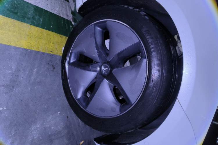 Used Tesla Model 3 2019 Long-Range Rear-Wheel-Drive Version Right Front Wheel Hub