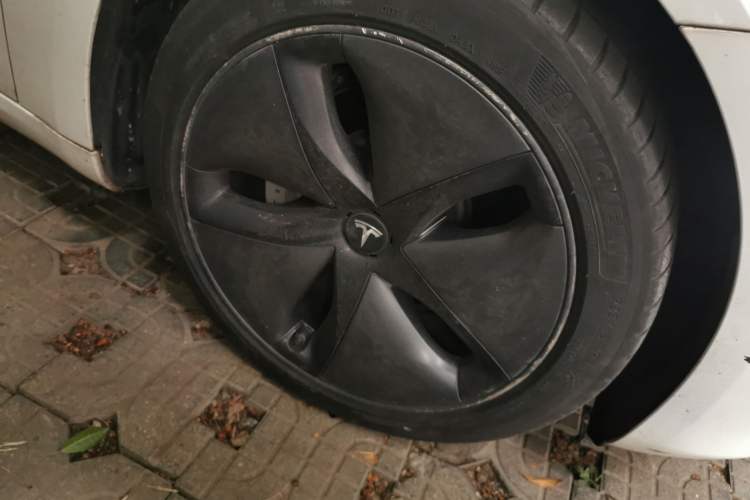 Used Tesla Model 3 2019 Long-Range Rear-Wheel-Drive Version Right Front Wheel Hub