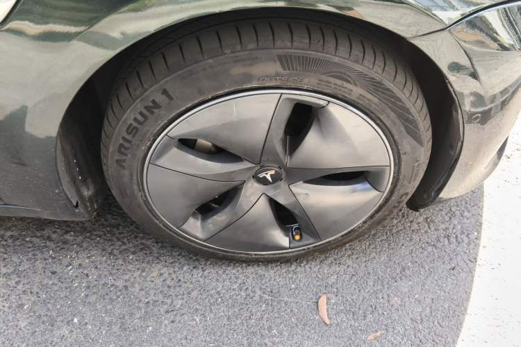 Used Tesla Model 3 2019 Long-Range Rear-Wheel-Drive Version Right Front Wheel Hub
