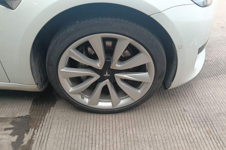 Used Tesla Model 3 2019 Standard Range Rear-Drive Upgraded Version Right Front Wheel Hub