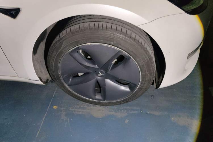 Used Tesla Model 3 2019 Long-Range Rear-Wheel-Drive Version Right Front Wheel Hub