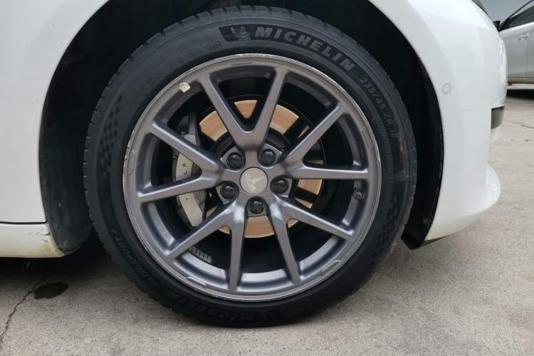 Used Tesla Model 3 2019 Standard Range Rear-Drive Upgraded Version Right Front Wheel Hub