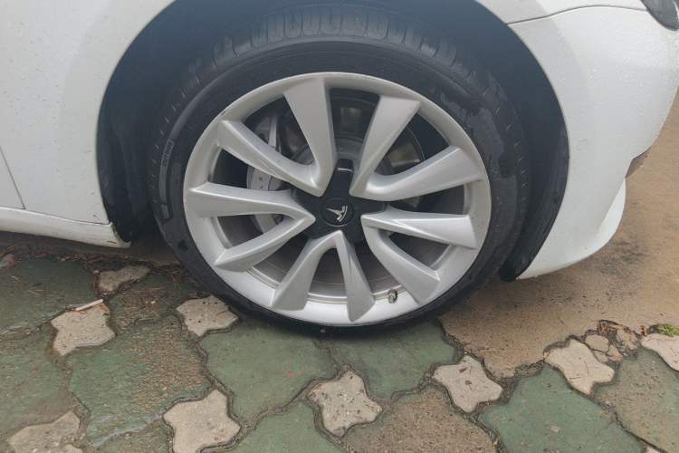 Used Tesla Model 3 2019 Standard Range Rear-Drive Upgraded Version Right Front Wheel Hub