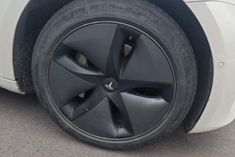 Used Tesla Model 3 2019 Long-Range Rear-Wheel-Drive Version Right Front Wheel Hub
