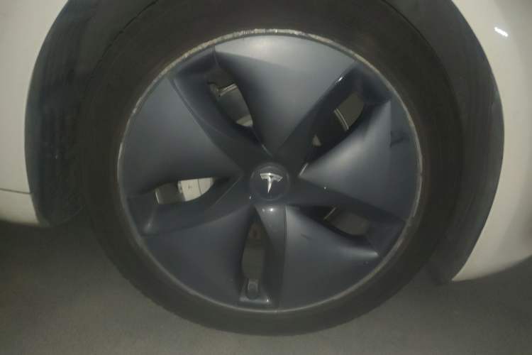 Used Tesla Model 3 2019 Long-Range All-Wheel-Drive Version Right Front Wheel Hub