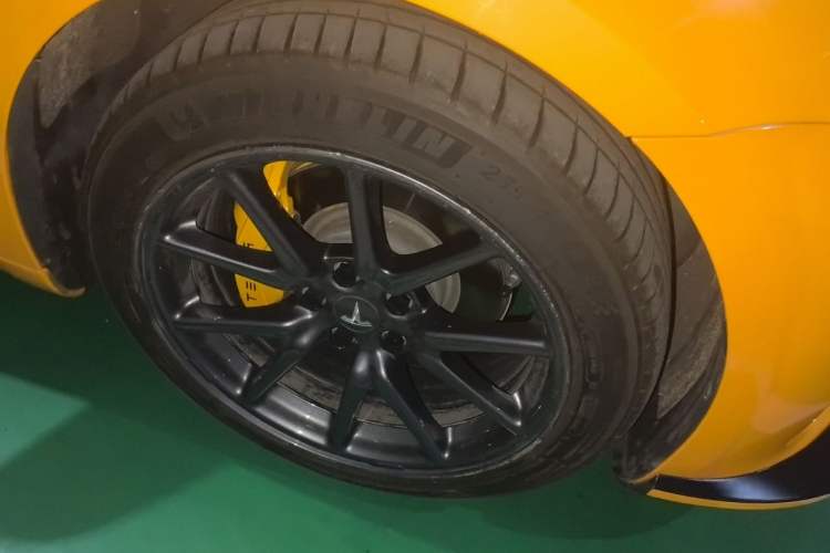 Used Tesla Model 3 2019 Long-Range Rear-Wheel-Drive Version Right Front Wheel Hub