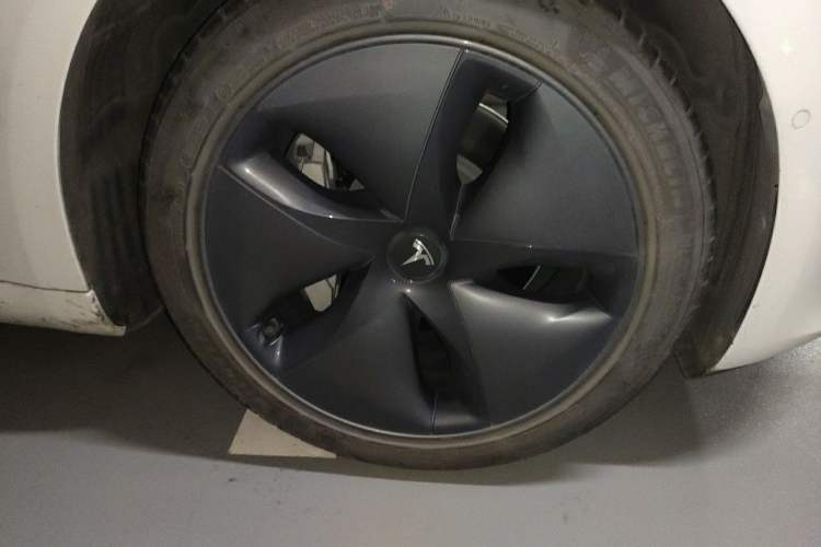 Used Tesla Model 3 2019 Standard Range Rear-Drive Upgraded Version Right Front Wheel Hub