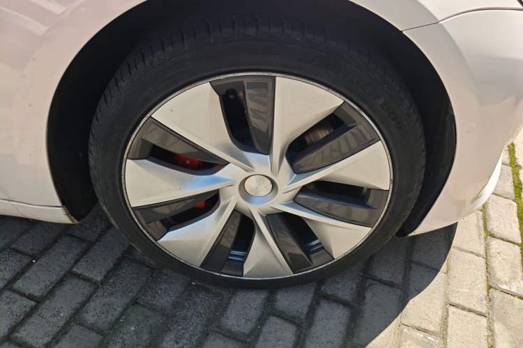 Used Tesla Model 3 2019 Performance High-Performance All-Wheel-Drive Version Right Front Wheel Hub
