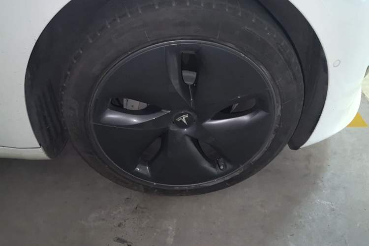Used Tesla Model 3 2019 Standard Range Rear-Drive Upgraded Version Right Front Wheel Hub