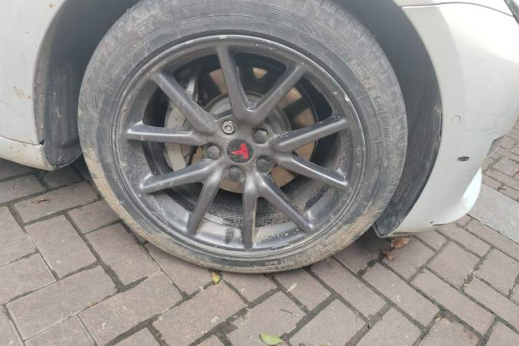 Used Tesla Model 3 2019 Long-Range Rear-Wheel-Drive Version Right Front Wheel Hub
