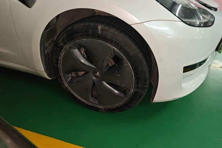 Used Tesla Model 3 2019 Standard Range Rear-Wheel Drive Upgraded Version (60 kWh) Right Front Wheel Hub