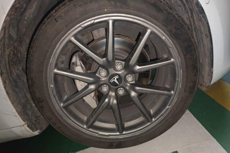 Used Tesla Model 3 2019 Standard Range Rear-Drive Upgraded Version Right Front Wheel Hub