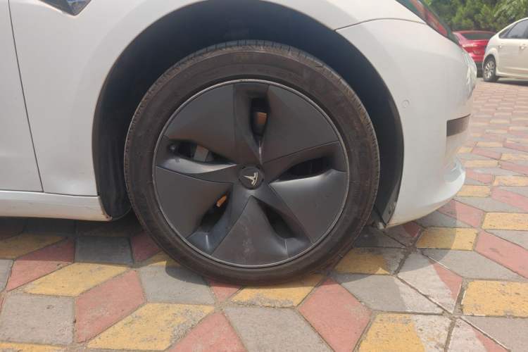 Used Tesla Model 3 2019 Standard Range Rear-Wheel Drive Upgraded Version (60 kWh) Right Front Wheel Hub