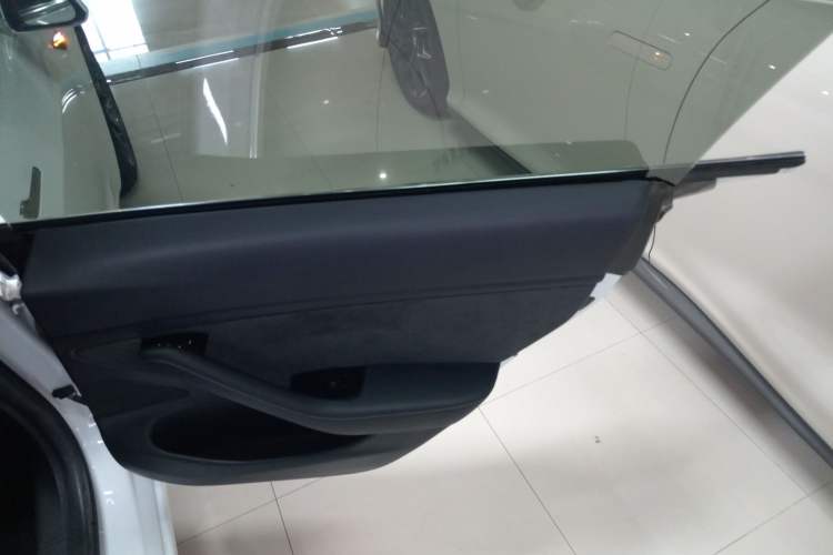 Used Tesla Model 3 2019 Standard Range Rear-Wheel Drive Upgraded Version (52 kWh) Right Rear Door Interior
