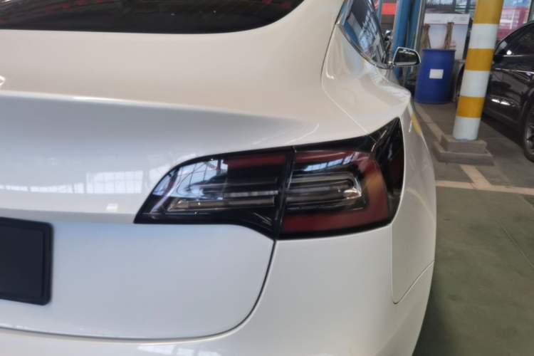 Used Tesla Model 3 2019 Standard Range Rear-Wheel Drive Upgraded Version (60 kWh) Right Rear Taillight