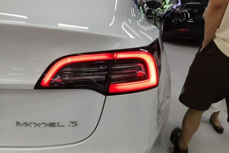 Used Tesla Model 3 2019 Standard Range Rear-Drive Upgraded Version Right Rear Taillight