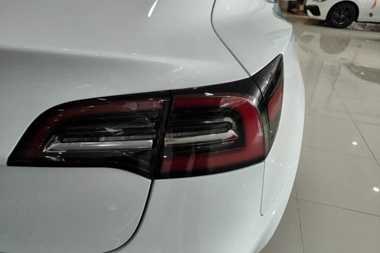 Used Tesla Model 3 2019 Standard Range Rear-Wheel Drive Upgraded Version (60 kWh) Right Rear Taillight