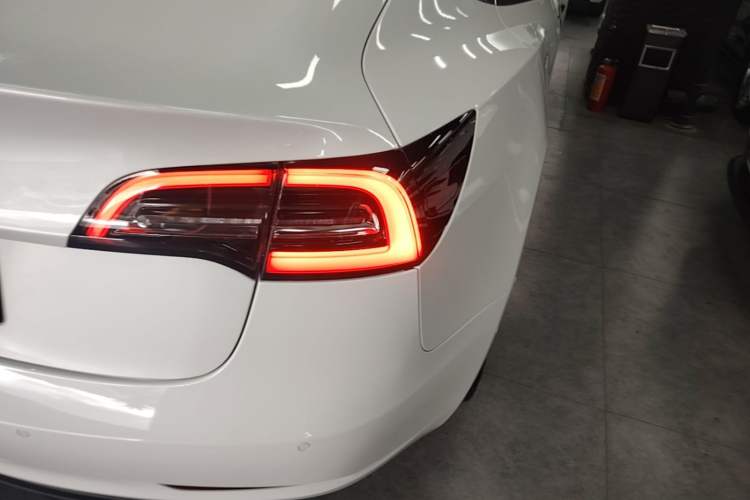 Used Tesla Model 3 2019 Standard Range Rear-Wheel Drive Upgraded Version (52 kWh) Right Rear Taillight