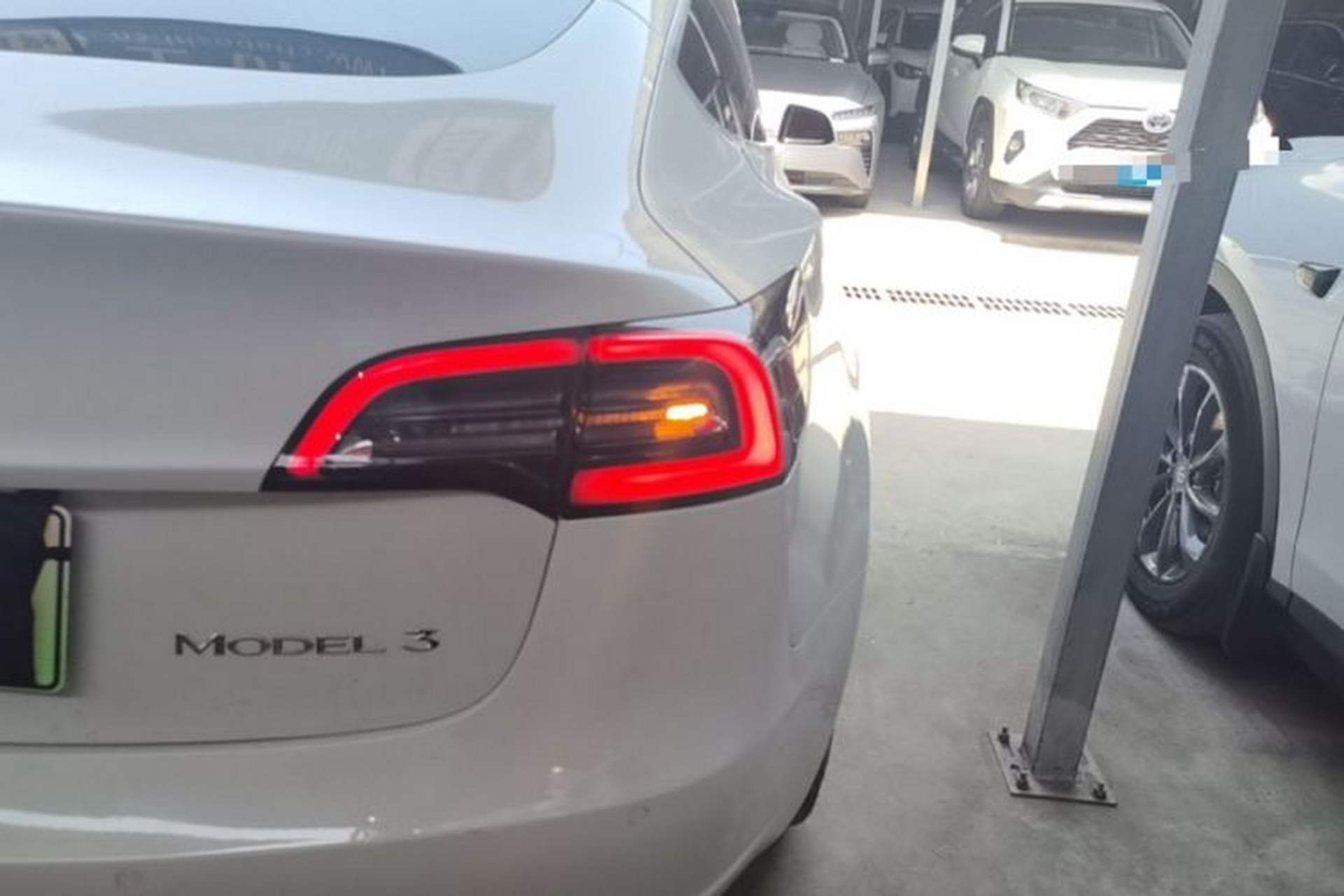 Used Tesla Model 3 2019 Standard Range Rear-Drive Upgraded Version Right Rear Taillight