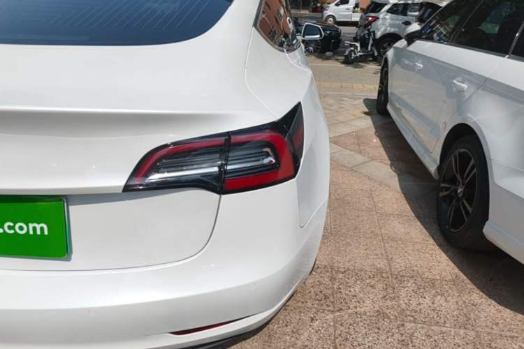 Used Tesla Model 3 2019 Standard Range Rear-Wheel Drive Upgraded Version (60 kWh) Right Rear Taillight