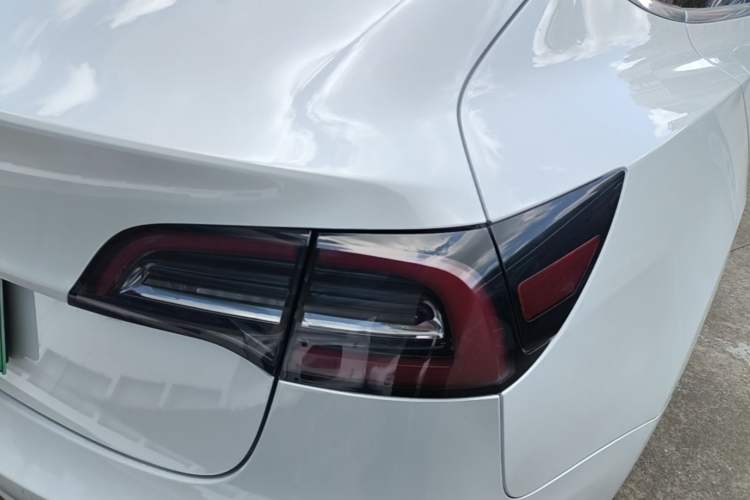 Used Tesla Model 3 2019 Standard Range Rear-Wheel Drive Upgraded Version (60 kWh) Right Rear Taillight