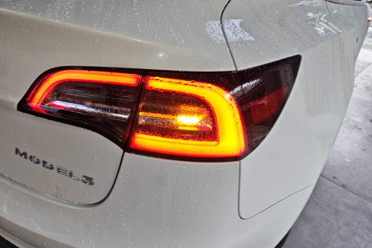 Used Tesla Model 3 2019 Standard Range Rear-Drive Upgraded Version Right Rear Taillight