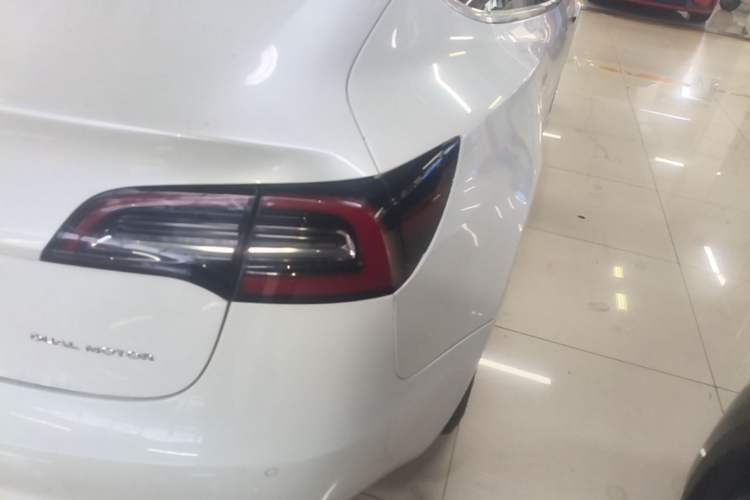 Used Tesla Model 3 2019 Long-Range All-Wheel-Drive Version Right Rear Taillight