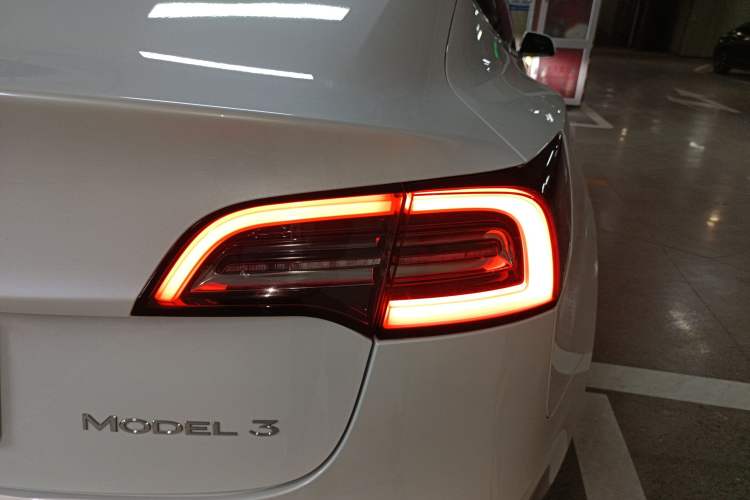 Used Tesla Model 3 2019 Standard Range Rear-Drive Upgraded Version Right Rear Taillight