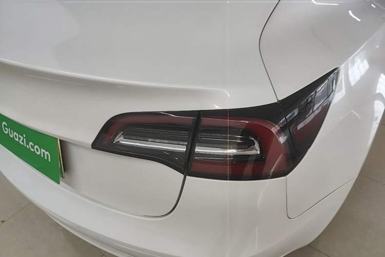 Used Tesla Model 3 2019 Standard Range Rear-Wheel Drive Upgraded Version (52 kWh) Right Rear Taillight