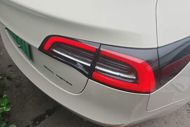 Used Tesla Model 3 2019 Long-Range All-Wheel-Drive Version Right Rear Taillight