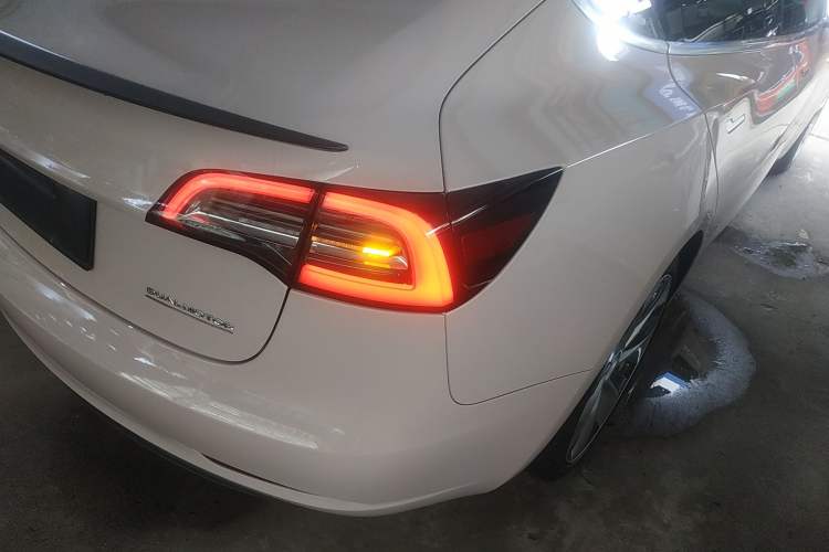 Used Tesla Model 3 2019 Performance High-Performance All-Wheel-Drive Version Right Rear Taillight
