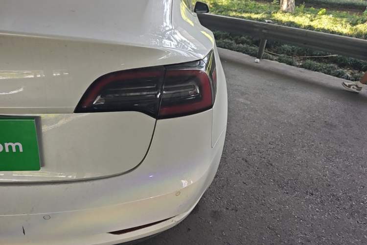 Used Tesla Model 3 2019 Standard Range Rear-Wheel Drive Upgraded Version (60 kWh) Right Rear Taillight