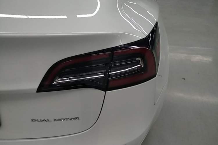 Used Tesla Model 3 2019 Long-Range All-Wheel-Drive Version Right Rear Taillight